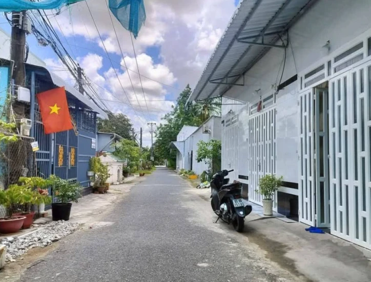 B,án n,hà Trệt Lầu 2p ngủ  Cách đường Võ Văn Kiệt, Đền Hùng 500m  Bán kín 3km siêu thị Lotte và các trường Đại Học Cần Thơ