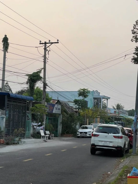 NHỎ EM ĐỊNH CƯ NƯỚC NGOÀI , SANG LẠI CĂN NHÀ CẤP Bốn , VÀ 4 PHÒNG TRỌ CÓ GÁC LỬNG