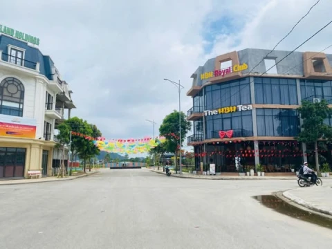 Bán lô đất đối diện chợ.