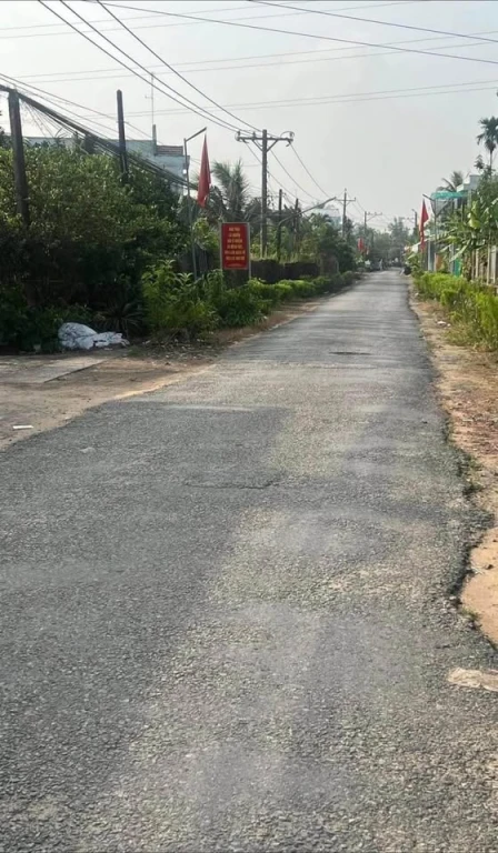 Cần bán nền đất mặt tiền lộ nhựa