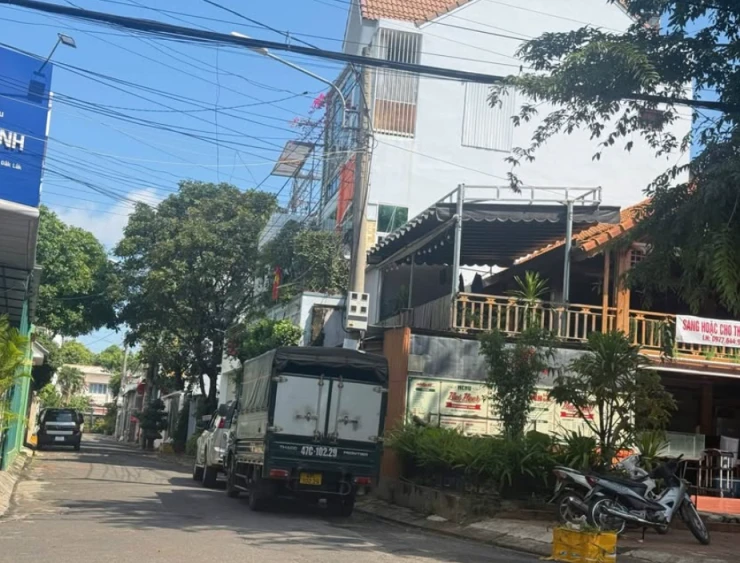 BÁN 2 LÔ ĐẤT LIỀN KỀ – TẶNG NHÀ SẴN