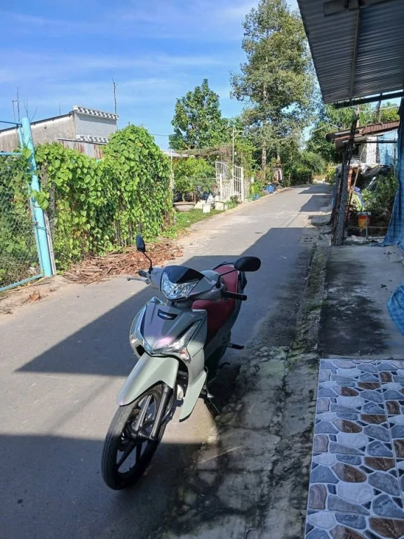 CẦN B,ÁN NHÀ CẤP 4 MỚI TINH DÔ LÀ Ở