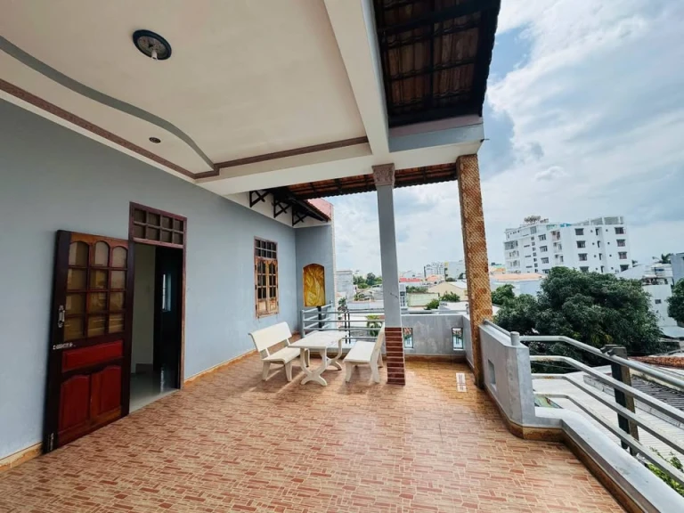 bán nhà 1 trệt 2 lầu trung tâm Phan Thiết.