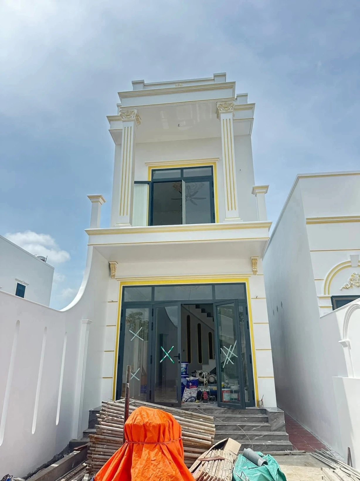 NHÀ LẦU TÂN Cổ Điển– LONG HƯNG ĐANG VÀO GIAI ĐOẠN HOÀN THIỆN.