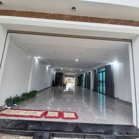 MÌNH CHO THUÊ NHÀ LÔ VE (TẦNG 1)-nhà 3 mặt tiền thoáng