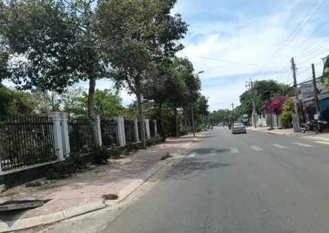 Bán rẻ Lô Đất Có DT To Lớn 6558m2(có 4665m2 đất thổ cư) mặt tiền đường Đinh Bộ Lĩnh.Giá 26tỷ5.** Đất được phép xây dựng - không bị quy hoạch**.