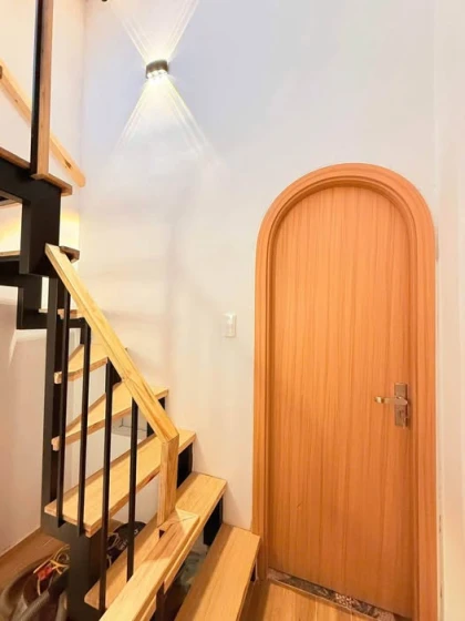 Bán gấp căn nhà 3.5 tầng Trần Quốc Toản cách đường chính i 1 cái nhà - ngay khu du lịch sầm uất!