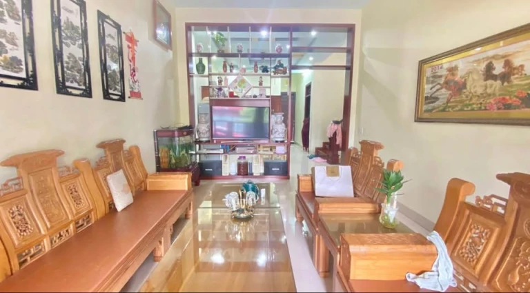 Bán  Đường ngô quyền là 1 trong đường buôn bán kinh doanh sầm uất nhất , nhì tp lai châu