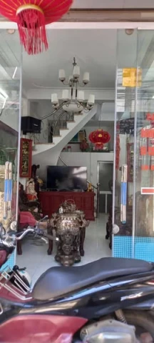 Nhà 4 tầng; dt =49 m2; ngõ 75 đường Điện Biên, phường Nam Định.