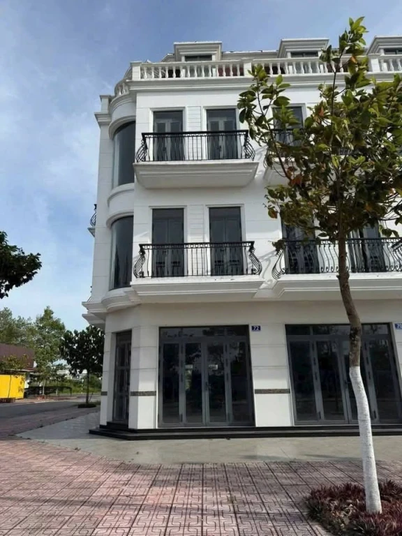 NHÀ GÓC HAI MẶT TIỀN HAi CĂN KHÔNG CÓ NHÀ ĐỐI DIỆN.ĐƯỜNG SỐ 6 KĐT5A MEKONG CENTRE.