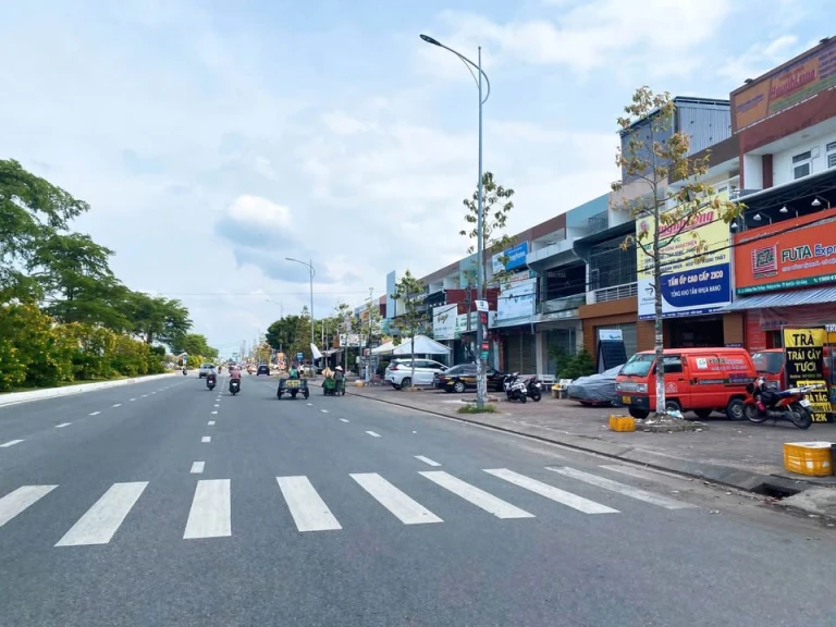 Bán Căn Góc 3 Tầng 2 Mặt Tiền 220m2, đường Phan Thị Ràng, vị trí đẹp, ngay trung tâm rất thích hợp cho việc kinh doanh và sinh sống, phườg Rạch Giá, tỉnh An Giang.