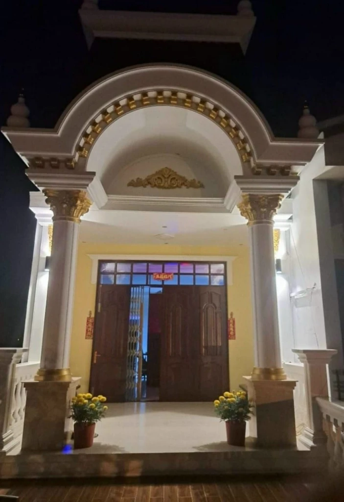 MẶT TIỀN ĐƯỜNG LÊ DUẨN - HƯỚNG ĐÔNG NAM
