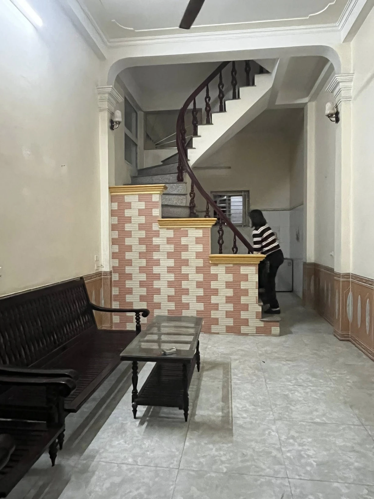 Nhà mình có nhà 3 tầng cho thuê