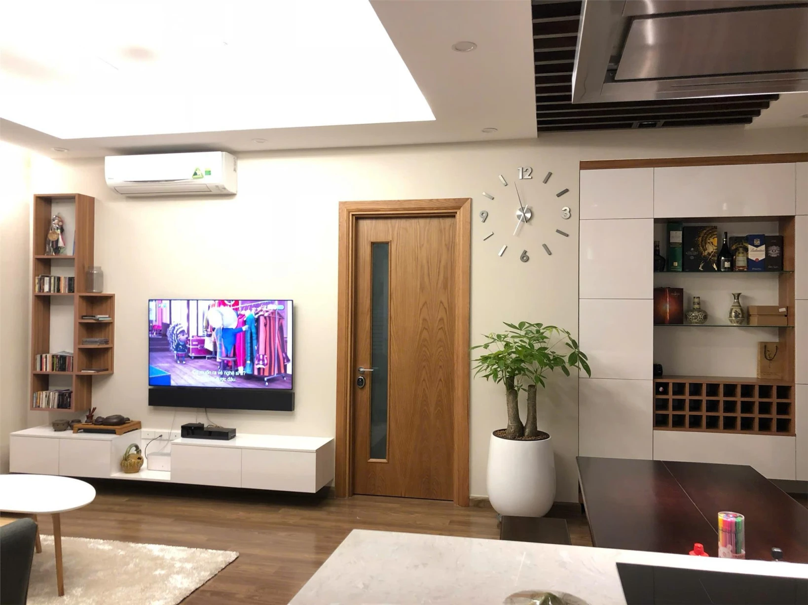 Cho thuê chung cư 69m2 Vũ Tông Phan, Thanh Xuân.2PN, 2WC, sổ hồng. Giá 17tr/tháng.