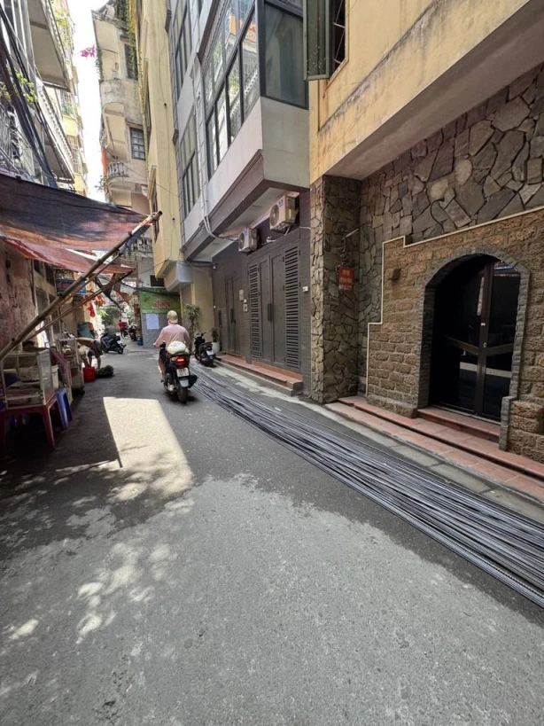 🏡🏡🏡SIÊU HIẾM - NHÀ Ô TÔ TRÁNH - LÔ GÓC - KINH DOANH - 2 MẶT TIỀN NHÀ THÔNG 2 NGÕ - VIEW ROYAL CITY.