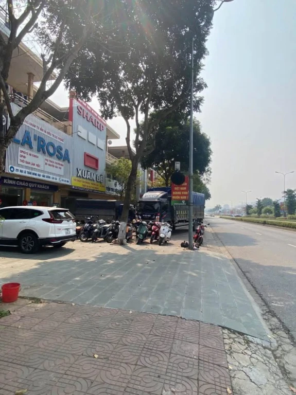 BÁN: Nhà liền kề đại lộ Trần Hưng Đạo, Bắc Cường gần vòng xuyến B2 nên rất tiện.
