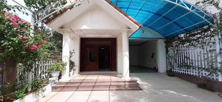 Chủ nhà chuyển đổi mục đích lên bán căn biệt thự rất đẹp giữa lòng Tp cho bác nào chốt nhanh nhất ạ.