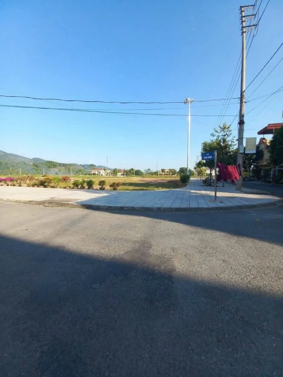 Bán Lô góc 2 mặt tiền vị trí hoa hậu quay mặt vào quảng trường xuân tăng đẹp muốn rụng nụ .