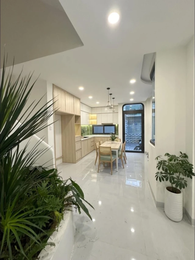 Bán nhà mặt phố Tăng Nhơn Phú A, Thủ Đức, TP HCM. DT 74m2, 4 tầng, 5 phòng ngủ, sổ hồng, giá 8.4 tỷ. Liên hệ: 0933125879.