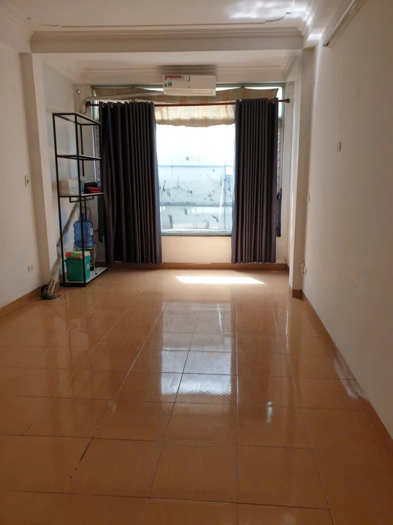 Chính chủ cần cho thuê tầng 2 tại đường Nuyễn Trãi số nhà 490 ngay ngã tư Khuất duy TiếnThanh Xuân HN