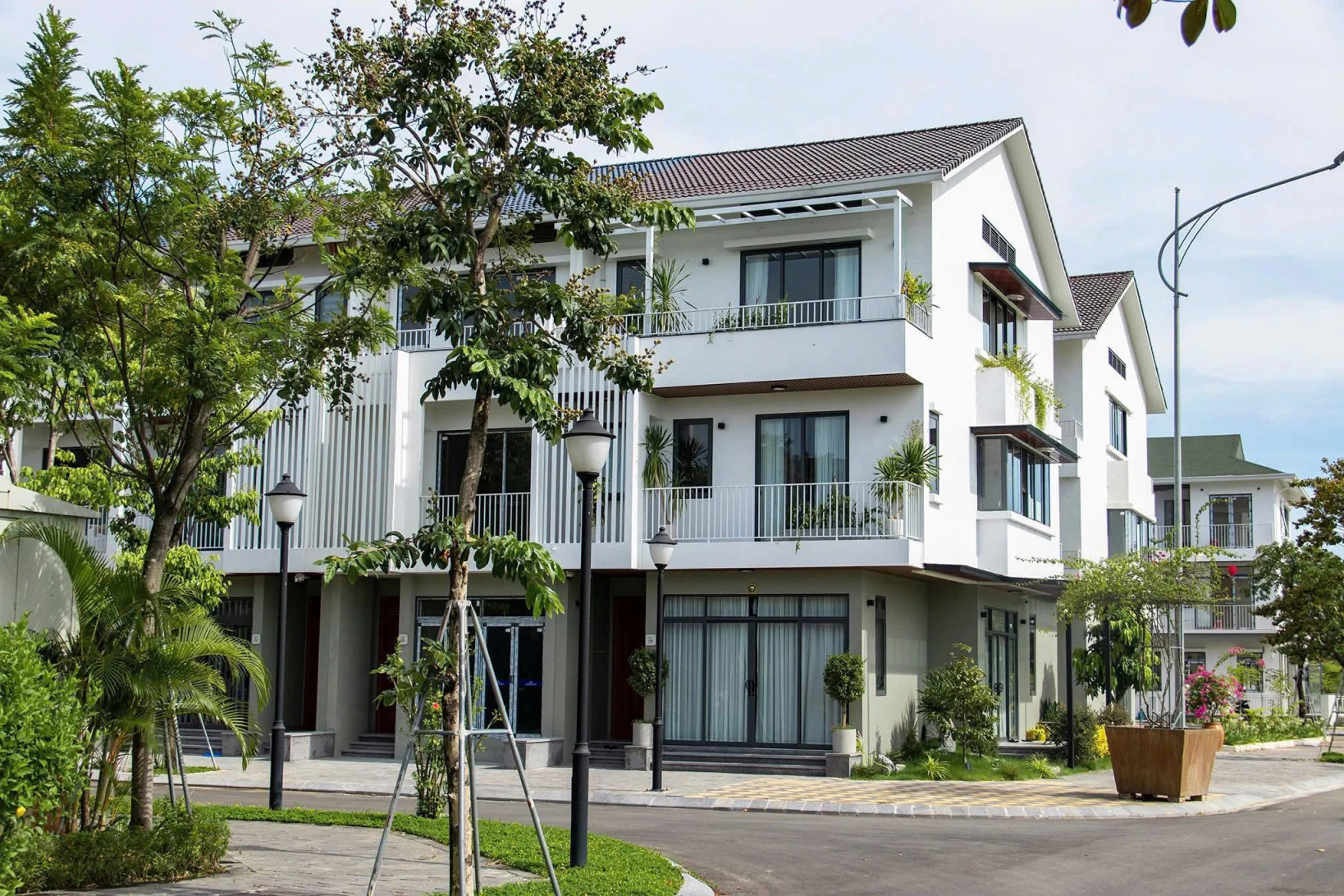 NHÀ LIỀN KỀ DAHLIA ECOGARDEN – CĂN HỘ ĐẲNG CẤP SANG TRỌNG