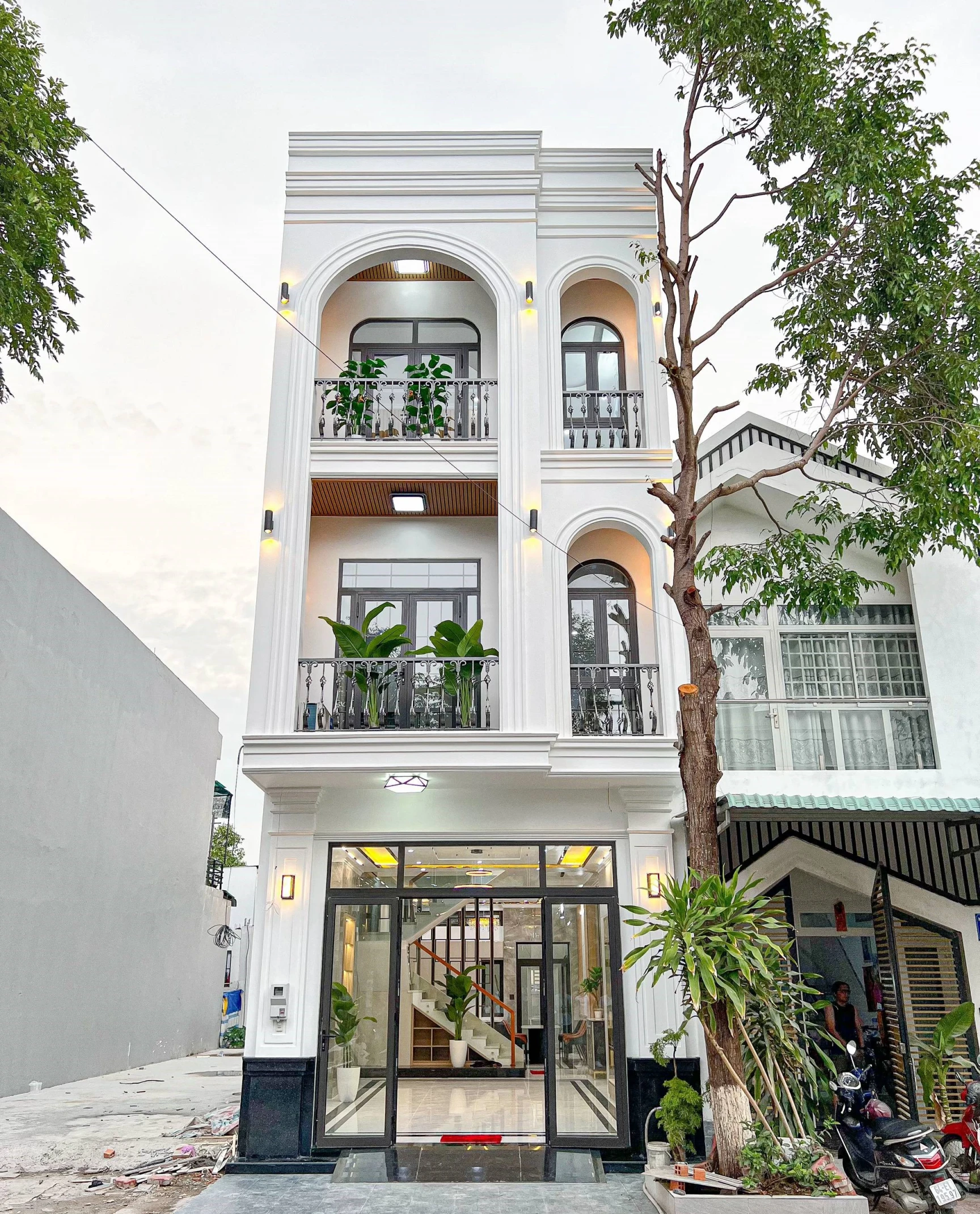Nhà 1 trệt 2 lầu giá rẻ trung tâm Thủ Dầu Một