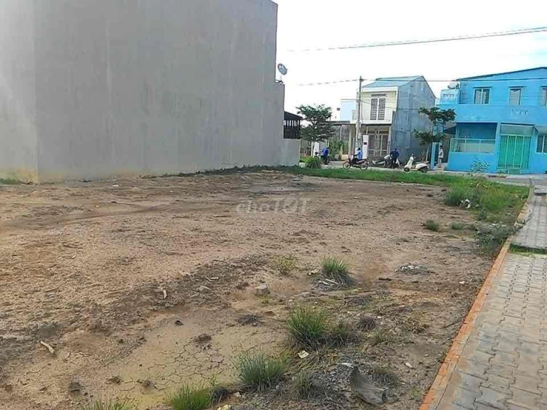 LÔ GÓC 2 MẶT TIỀN ĐƯỜNG NGUYỄN TRUNG TRỰC NGAY TRUNG TÂM THỊ TRẤN BẾN LỨC LONG