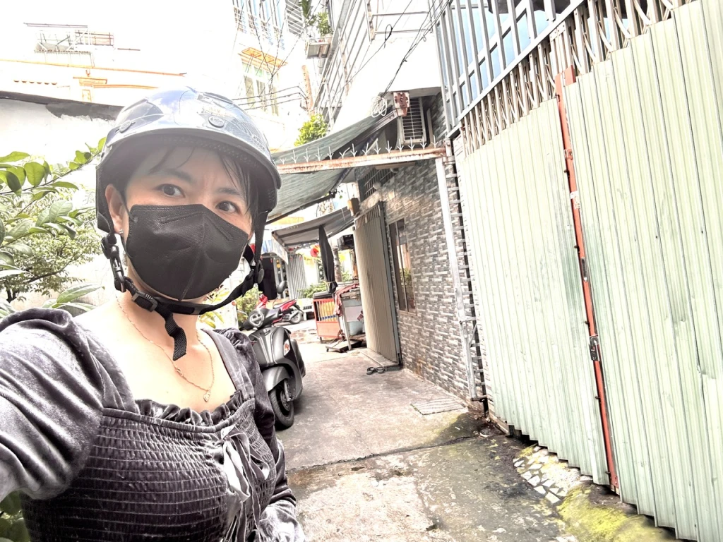 BÁN NHÀ CÁCH MT TÔN ĐẢN CHƯA ĐẾN 10M- QUA KHU ẲM THỰC VĨNH KHÁNH- RA HOÀNG DIỆU- NGUYỄN TẤT THÀNH.