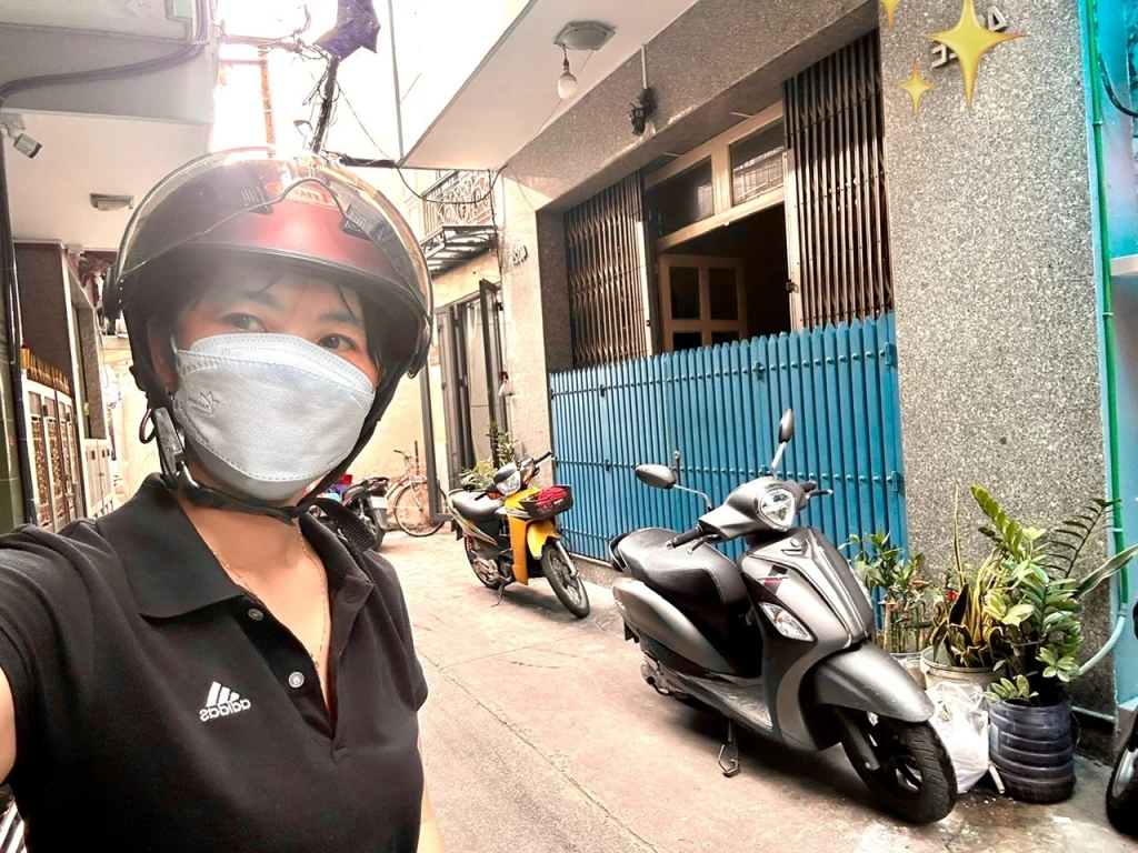 BÁN NHÀ KHU 20 THƯỚC ĐƯỜNG ĐOÀN VĂN BƠ - NHÀ ĐẸP CHỦ TẶNG NỘI THẤT - KẾ BÂN KHU ẪM THỰC VĨNH KHÁNH- THÔNG RA HOÀNG DIỆU ĐẾN TRƯỜNG ĐẠI HỌC NGUYỄN TÂT THÀNH.