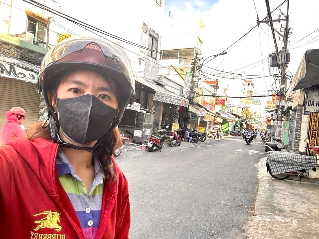 BÁN NHÀ ĐƯỜNG XÓM CHIẾU MẶT TIỀN KINH DOANH SẦM UẤT- THÔNG RA HOÀNG DIỆU GẦN TRƯỜNG ĐẠI HỌC NGUYỄN TẤT THÀNH.