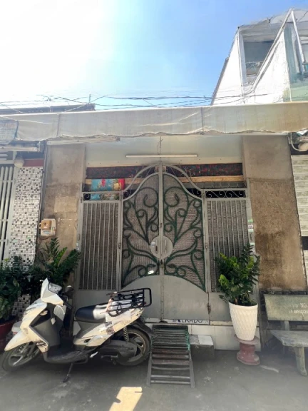 Nhà cũ (4x16) hẻm xe hơi C3 Phạm Hùng,Bình Hưng,Bình Chánh. Giá: 2.6 tỷ