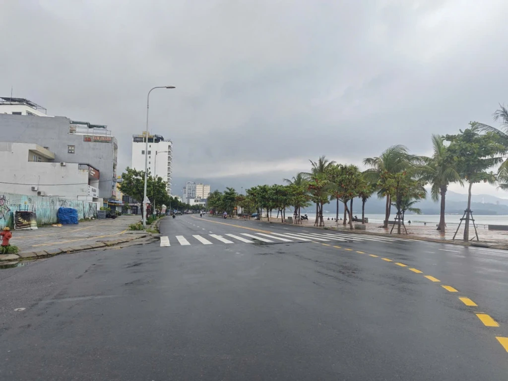 Kinh Doanh Phố Biển- Diện Tích Lớn- Ngang Khủng- Cách Biển 100m