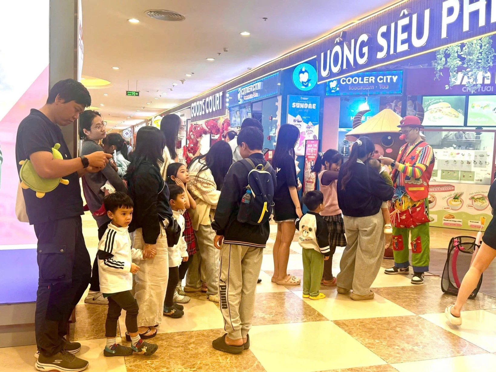 NHƯỢNG GIAN HÀNG TẠI ROYAL CITY , KHU ẨM THỰC GOODCOURT , THANH XUÂN, HÀ NỘI