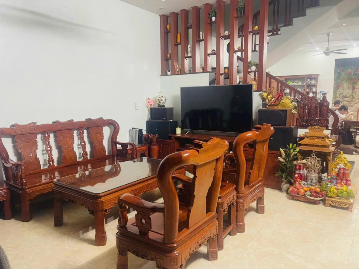 CHÍNH CHỦ BÁN NHÀ 3 TẦNG ,VỊ TRÍ ĐẸP, TRUNG TÂM MB ĐÔNG Á,ĐÔNG THỌ , TP THANH HÓA