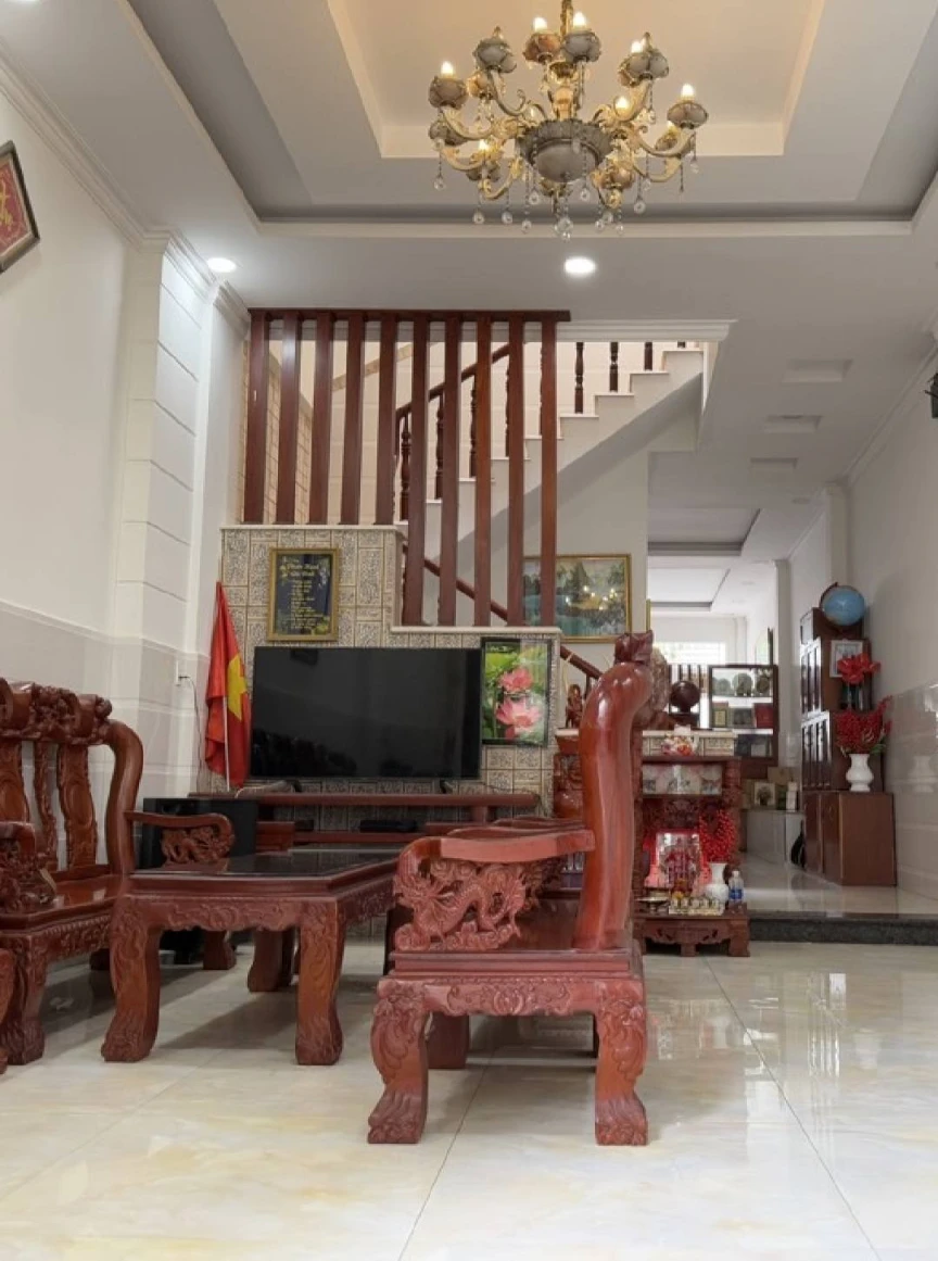 Nhà vị trí siêu đẹp Tăng Nhơn Phú,Phước Long B,  Kết cấu 3 tầng  Thiết kế: sân vườn, gara ô tô 2 cái, bể cá KOI