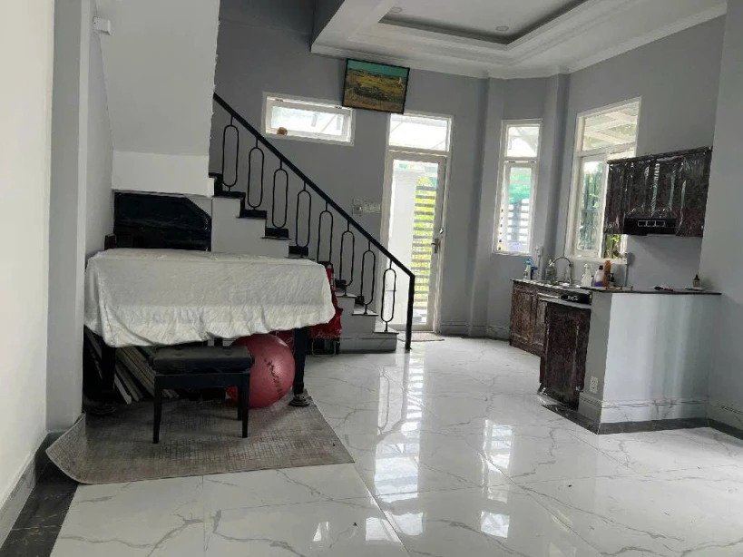 Căn góc 2 mặt tiền đẹp đường Trường Lưu,Long Trường,Quận 9🌷nhỉnh 7ty
- Diện tích 73m ngang 7.5 x dài 10m 
- Kết cấu 1 trệt 2 lầu 4 phòng ngủ 3wc
- Đường trước nhà 8m
LH Em Vân 0906 22 78 39