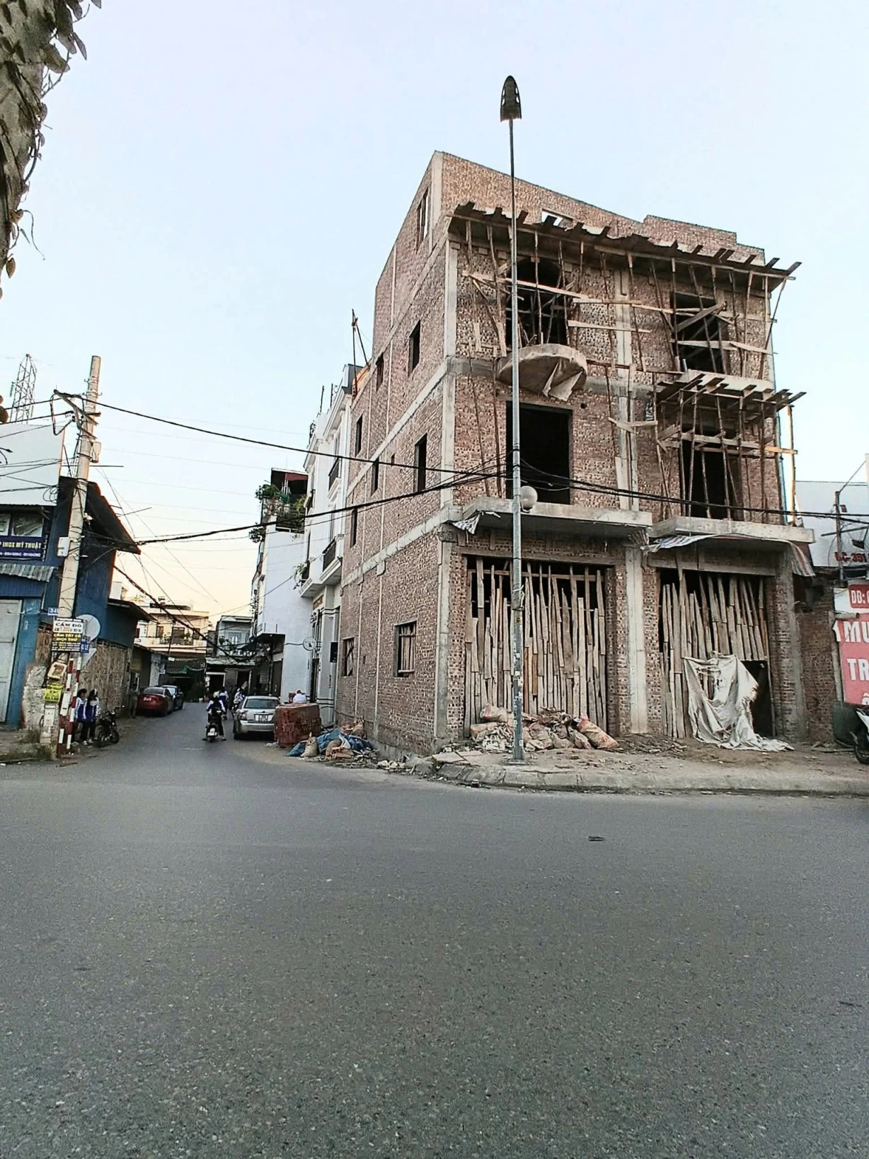 BÁN NHÀ MẶT ĐƯỜNG HỒ SEN, LÊ CHÂN, HẢI PHÒNG  4 TẦNG MỚI  KINH DOANH ĐỈNH