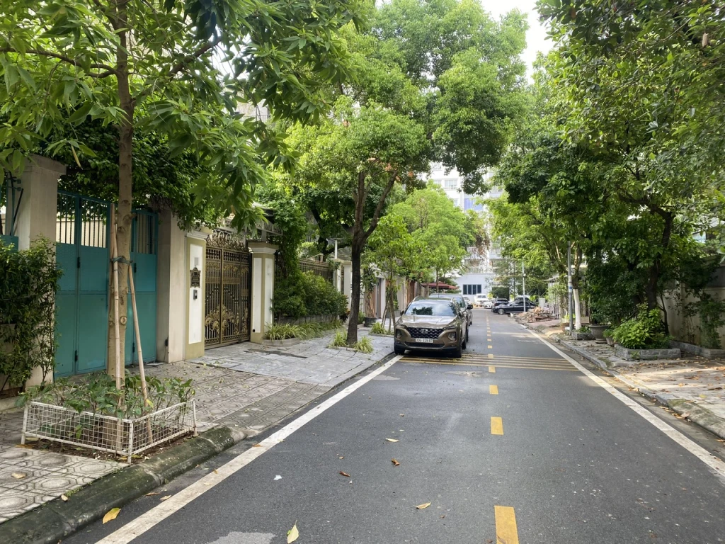BÁN BIỆT THỰ KĐT DỊCH VỌNG 210M² – MT 15M – VIEW CÔNG VIÊN – 139 TỶ