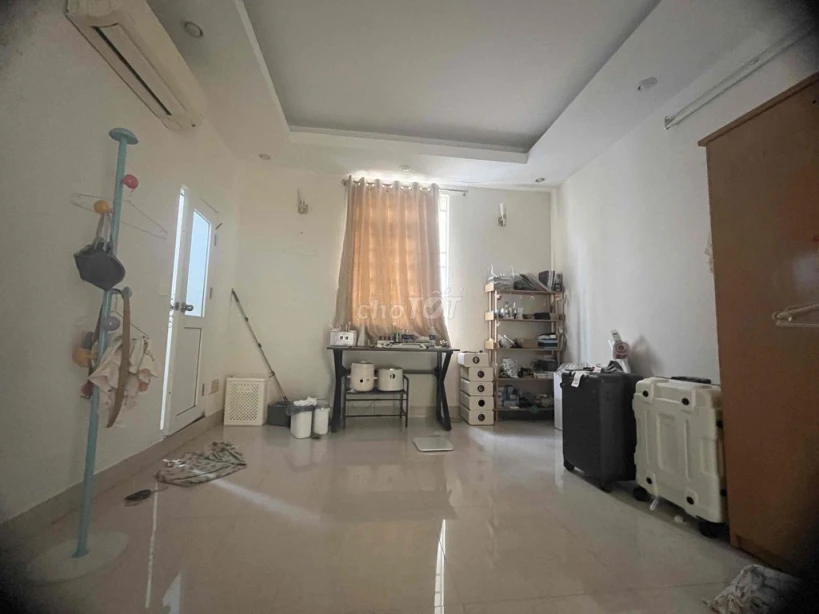 Do chuyển chỗ làm để thuận tiện việc kinh doanh, mình cần pass lại phòng trọ diện tích 25m², phòng rộng rãi, ở thoải mái.