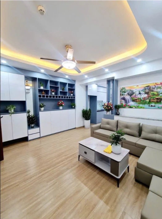 "Nhà đẹp – giá ngon – tiện nghi full option. Book lịch xem liền tay, chậm lại là hết phòng xịn nha!"