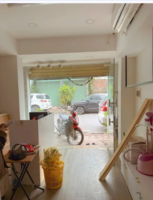 📍 Địa chỉ: Số 1 Nguyễn Hy Quang – con phố sầm uất, giao thông thuận tiện, khu dân cư đông đúc, phù hợp kinh doanh đa dạng ngành nghề.