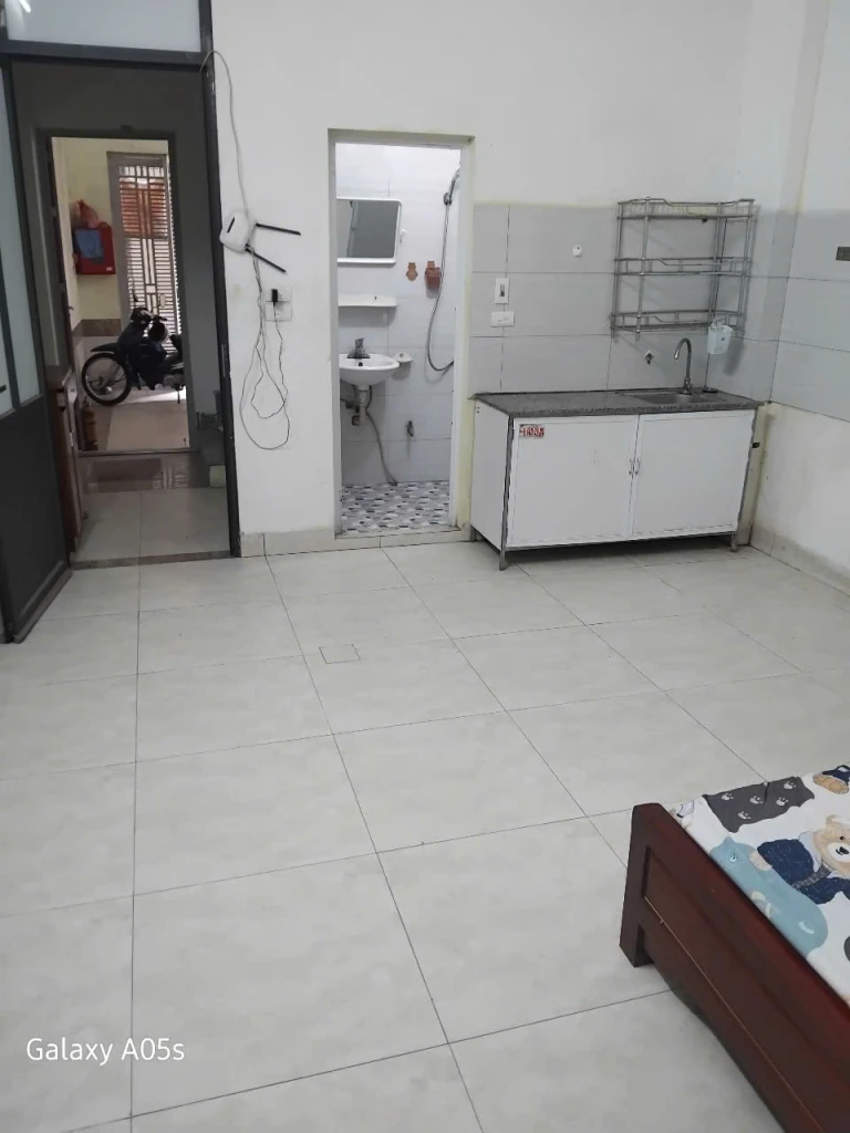 Nhà 1B ngõ 43 Trung Kính phòng 25m2, khép kín 3.8tr