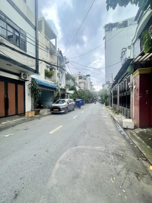 Bán nhà 2 Mặt tiền Hẻm 8m Ni Sư Huỳnh Liên - ngay Bàu Cát, 4x15m, 3 Tầng, chỉ 10,6 tỷ.