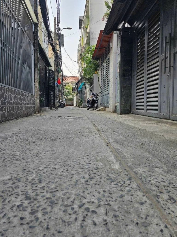 NHÀ 3 TẦNG MỚI HẺM 1806 HUỲNH TẤN PHÁT- THỊ TRẤN NHÀ BÈ