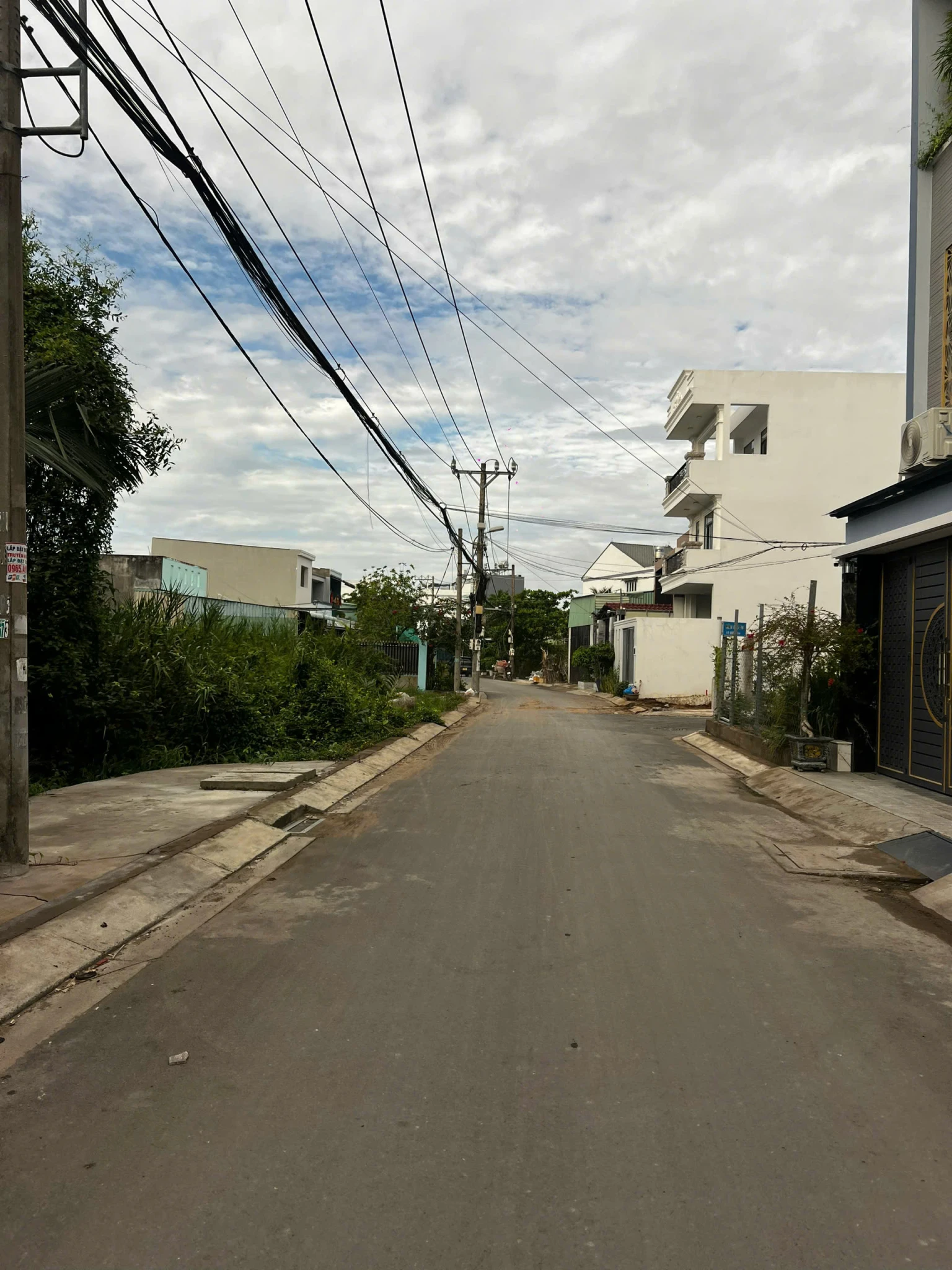 Bán nhà phố 4 tầng, MẶT TIỀN HẺM 1651 Lê văn Lương, Nhà Bè. Giá 6,1 tỷ