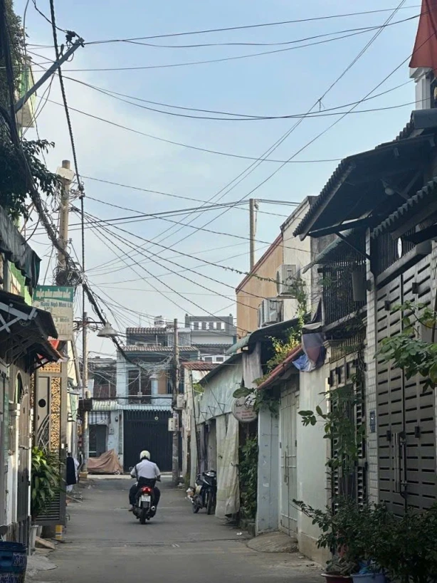 CĂN GÓC HẺM XE HƠI TẬN NHÀ HIỆP THÀNH 35 - VỊ TRÍ ĐẸP