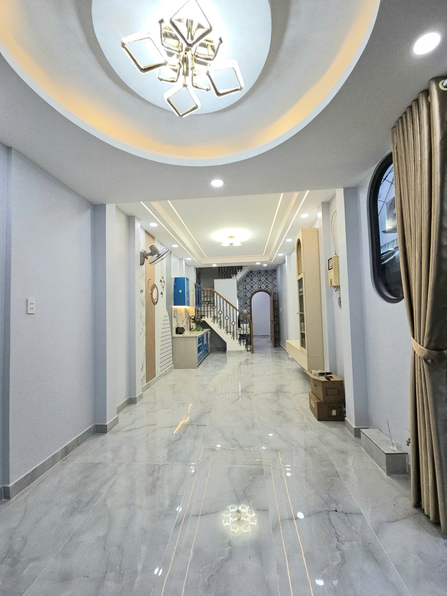 bán nhà NGANG 3.4 DÀI 14 M SÁT MẶT TIỀN Q4