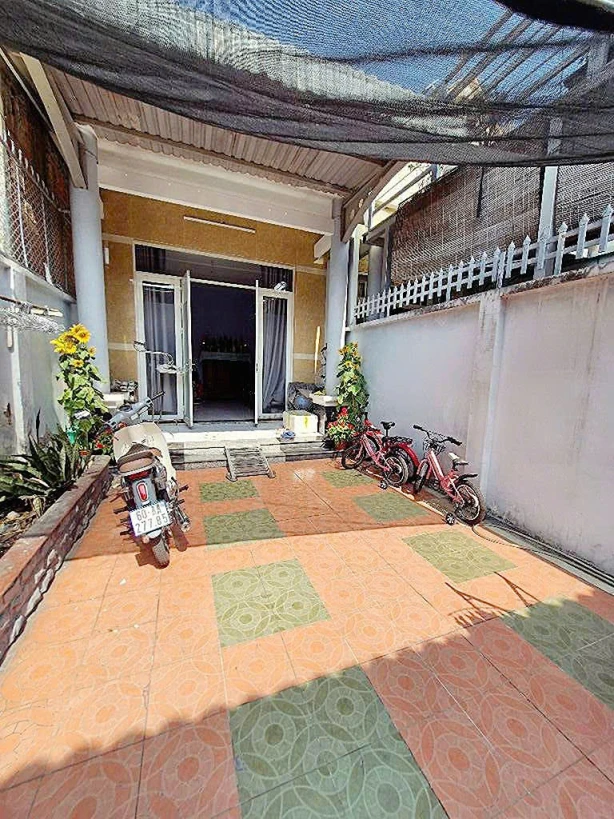 NGỘP BÁN NHÀ HXH 104m2 NHỈNH 6 TỶ GẦN CHỢ . LÀNG ĐH . LINH XUÂN THỦ ĐỨC