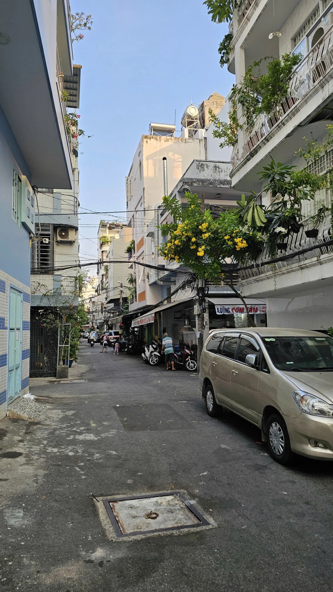 bán nhà  Mặt Tiền Kinh Doanh  Trước  Nhà Thông thoáng ( 7m) có 5 đ