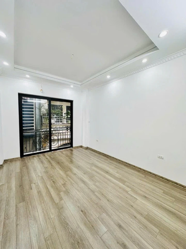 Bán nhà trương định 6 tầng thang máy long lanh ngõ thông 50m ra phố hoàng mai